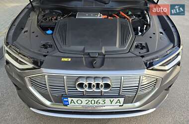 Внедорожник / Кроссовер Audi e-tron 2020 в 
