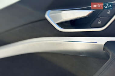 Внедорожник / Кроссовер Audi e-tron 2019 в 