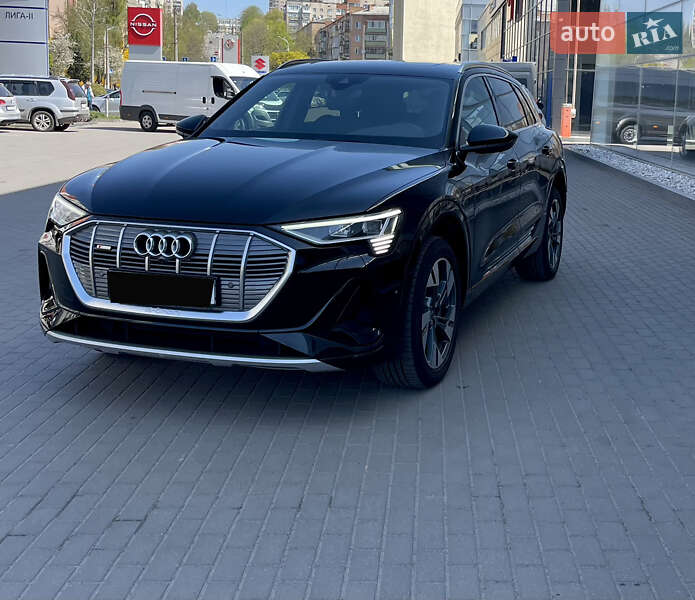 Внедорожник / Кроссовер Audi e-tron 2021 в 