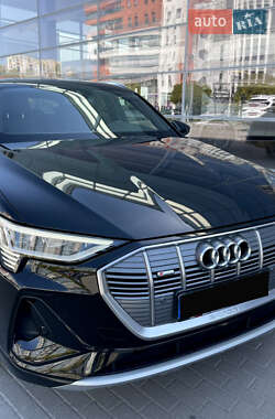 Внедорожник / Кроссовер Audi e-tron 2021 в 