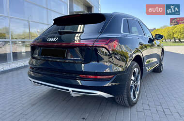 Внедорожник / Кроссовер Audi e-tron 2021 в 