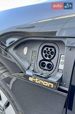 Внедорожник / Кроссовер Audi e-tron 2021 в 