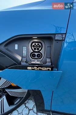 Позашляховик / Кросовер Audi e-tron 2019 в 