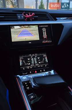 Внедорожник / Кроссовер Audi e-tron 2020 в 