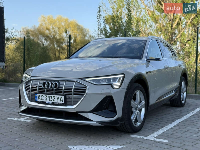 Внедорожник / Кроссовер Audi e-tron 2020 в 