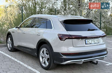 Внедорожник / Кроссовер Audi e-tron 2020 в 