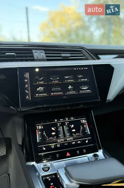 Внедорожник / Кроссовер Audi e-tron 2020 в 
