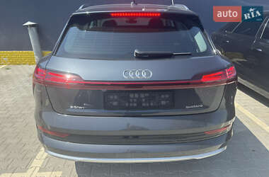 Внедорожник / Кроссовер Audi e-tron 2019 в 