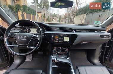 Внедорожник / Кроссовер Audi e-tron 2021 в 