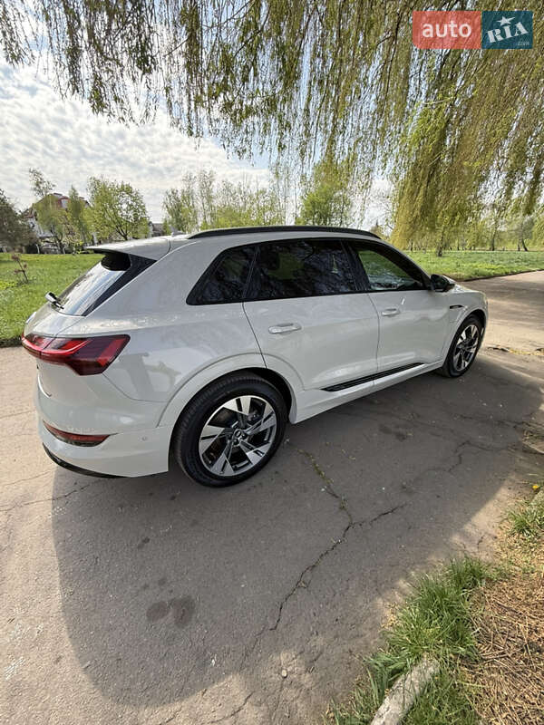 Внедорожник / Кроссовер Audi e-tron 2021 в Ровно