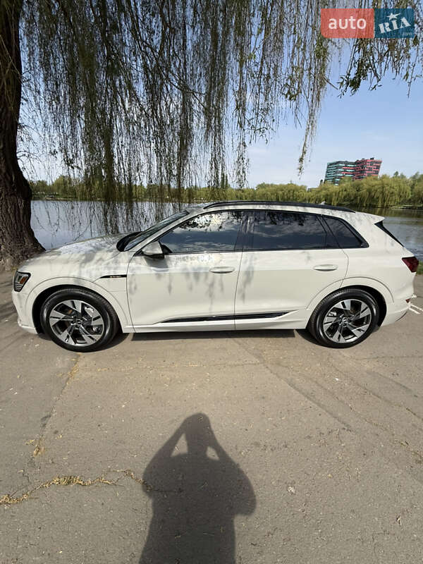 Внедорожник / Кроссовер Audi e-tron 2021 в Ровно