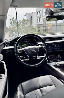 Позашляховик / Кросовер Audi e-tron 2019 в 