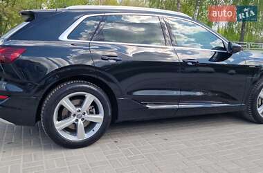 Внедорожник / Кроссовер Audi e-tron 2021 в 