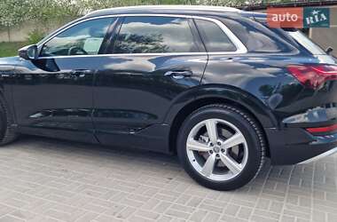 Внедорожник / Кроссовер Audi e-tron 2021 в 
