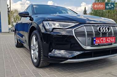 Внедорожник / Кроссовер Audi e-tron 2021 в 
