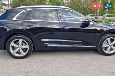 Внедорожник / Кроссовер Audi e-tron 2021 в 