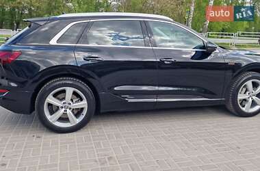 Внедорожник / Кроссовер Audi e-tron 2021 в 