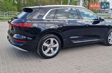 Внедорожник / Кроссовер Audi e-tron 2021 в 