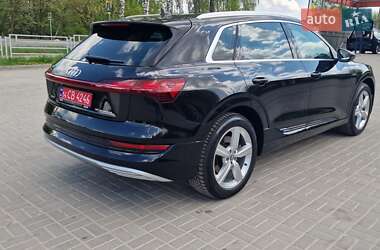 Внедорожник / Кроссовер Audi e-tron 2021 в 