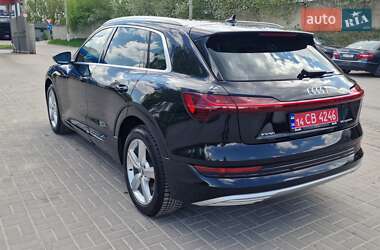 Внедорожник / Кроссовер Audi e-tron 2021 в 