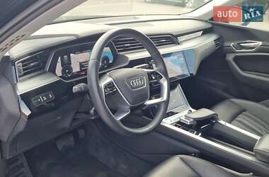 Внедорожник / Кроссовер Audi e-tron 2021 в 