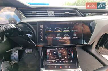 Внедорожник / Кроссовер Audi e-tron 2021 в 