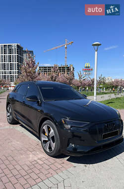 Внедорожник / Кроссовер Audi e-tron 2021 в 