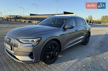 Внедорожник / Кроссовер Audi e-tron 2019 в 