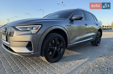 Внедорожник / Кроссовер Audi e-tron 2019 в 