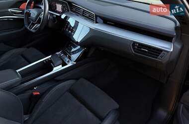 Внедорожник / Кроссовер Audi e-tron 2019 в 