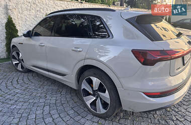 Внедорожник / Кроссовер Audi e-tron 2021 в 