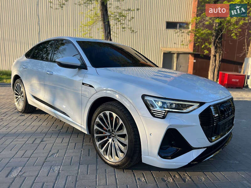 Позашляховик / Кросовер Audi e-tron 2022 в Дніпрі