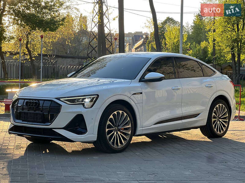 Позашляховик / Кросовер Audi e-tron 2022 в Дніпрі