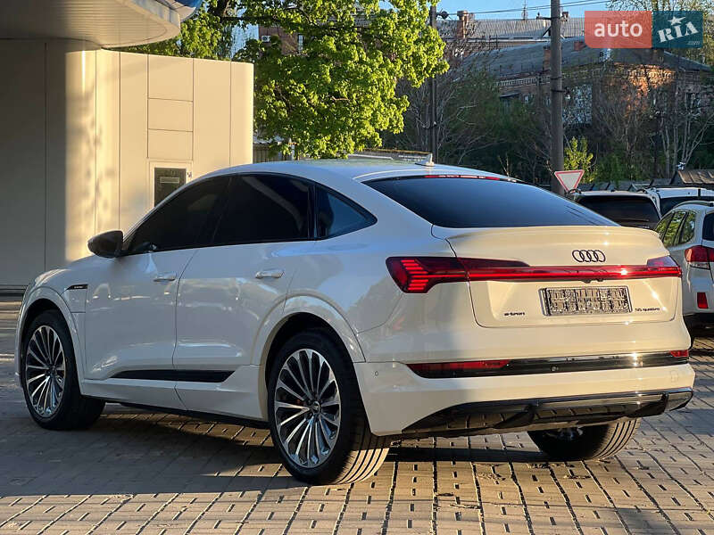 Позашляховик / Кросовер Audi e-tron 2022 в Дніпрі