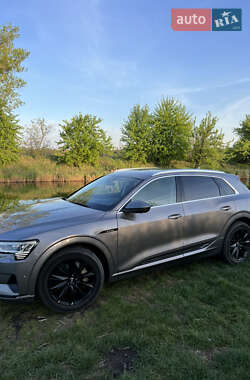 Внедорожник / Кроссовер Audi e-tron 2019 в 