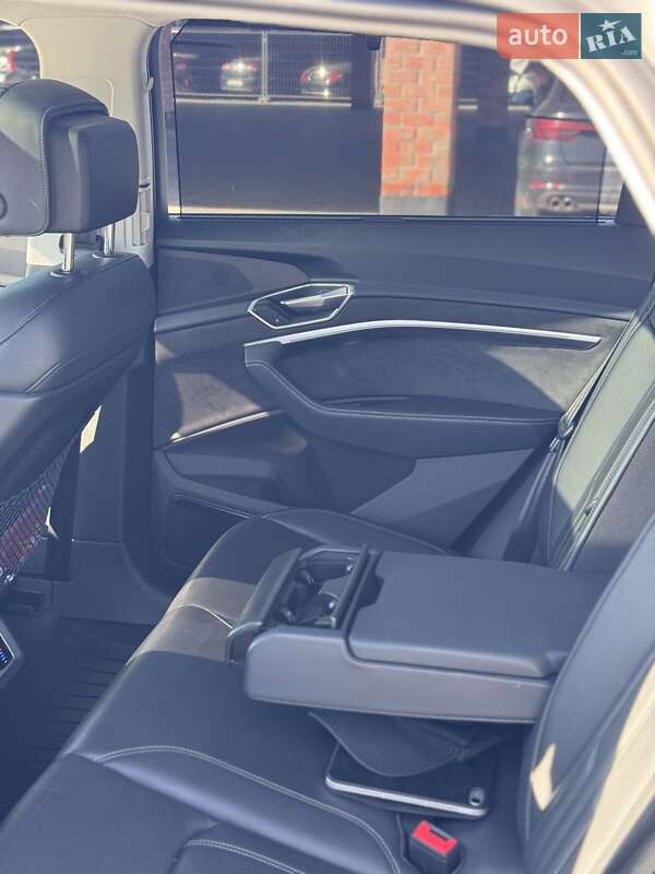 Внедорожник / Кроссовер Audi e-tron 2019 в Львове