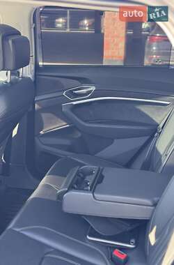 Внедорожник / Кроссовер Audi e-tron 2019 в 
