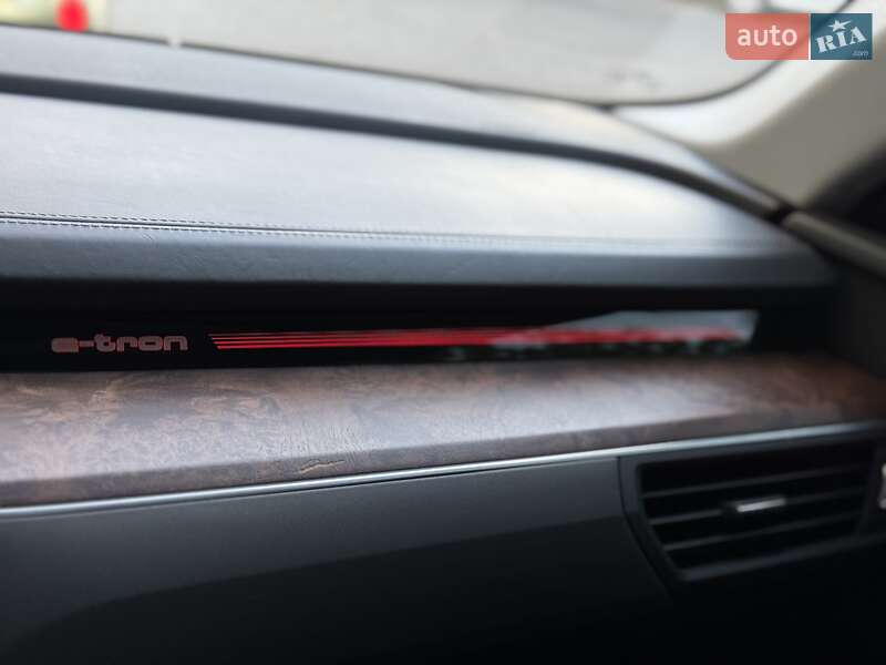 Внедорожник / Кроссовер Audi e-tron 2019 в Львове