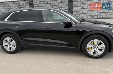 Внедорожник / Кроссовер Audi e-tron 2022 в 
