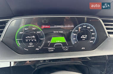 Внедорожник / Кроссовер Audi e-tron 2022 в 