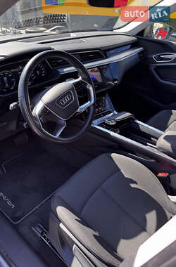 Позашляховик / Кросовер Audi e-tron 2020 в 