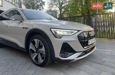 Внедорожник / Кроссовер Audi e-tron 2020 в 