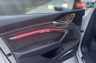 Внедорожник / Кроссовер Audi e-tron 2020 в 