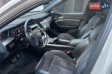 Внедорожник / Кроссовер Audi e-tron 2020 в 