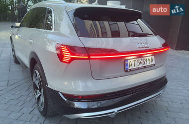 Внедорожник / Кроссовер Audi e-tron 2020 в 
