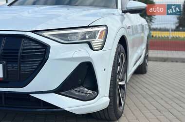 Внедорожник / Кроссовер Audi e-tron 2021 в 