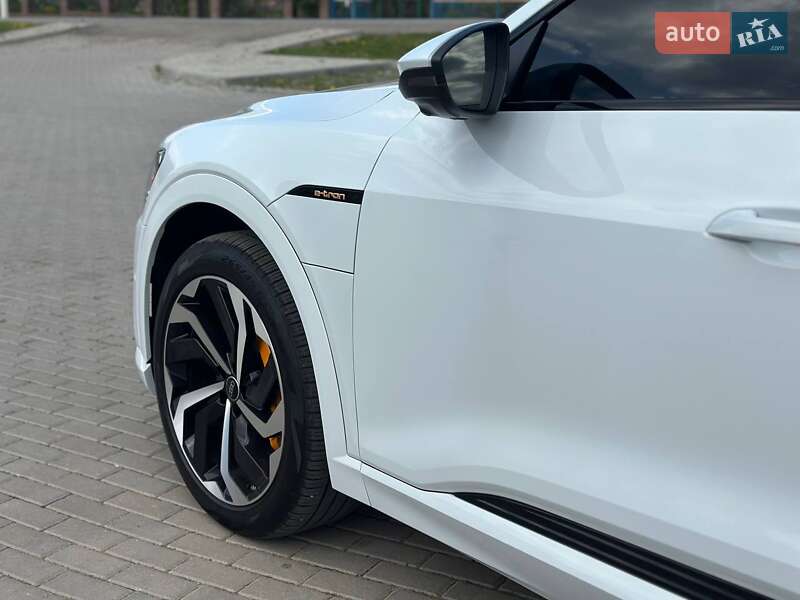 Внедорожник / Кроссовер Audi e-tron 2021 в Бучаче