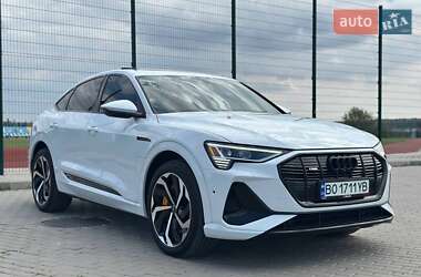 Внедорожник / Кроссовер Audi e-tron 2021 в 