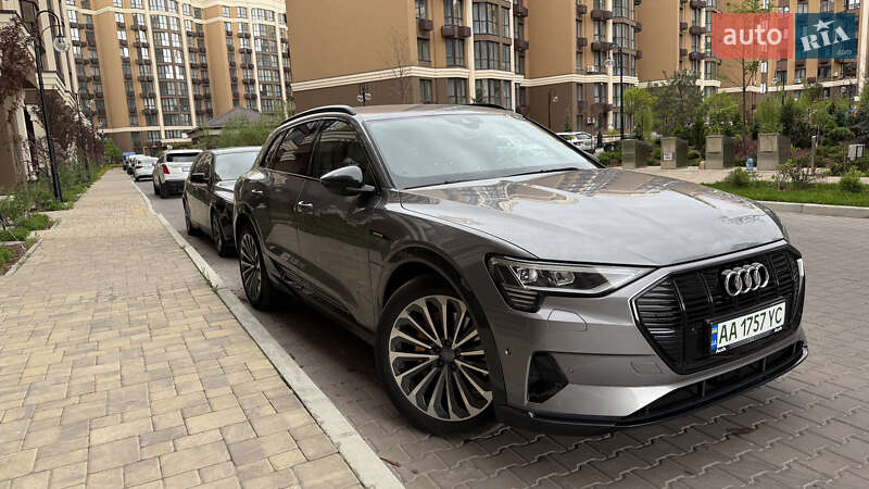 Внедорожник / Кроссовер Audi e-tron 2019 в 