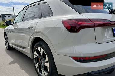 Внедорожник / Кроссовер Audi e-tron 2021 в 
